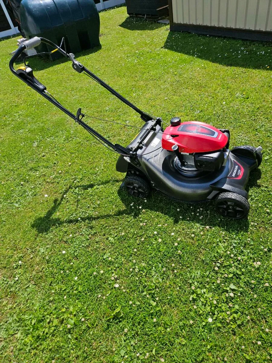 Honda lawn mower hrn 536 self drive 21 inch cut. - Image 3
