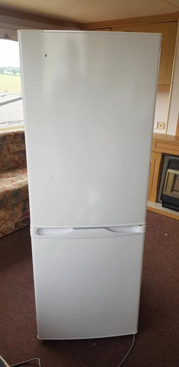 Fridge and freezer - Image 3
