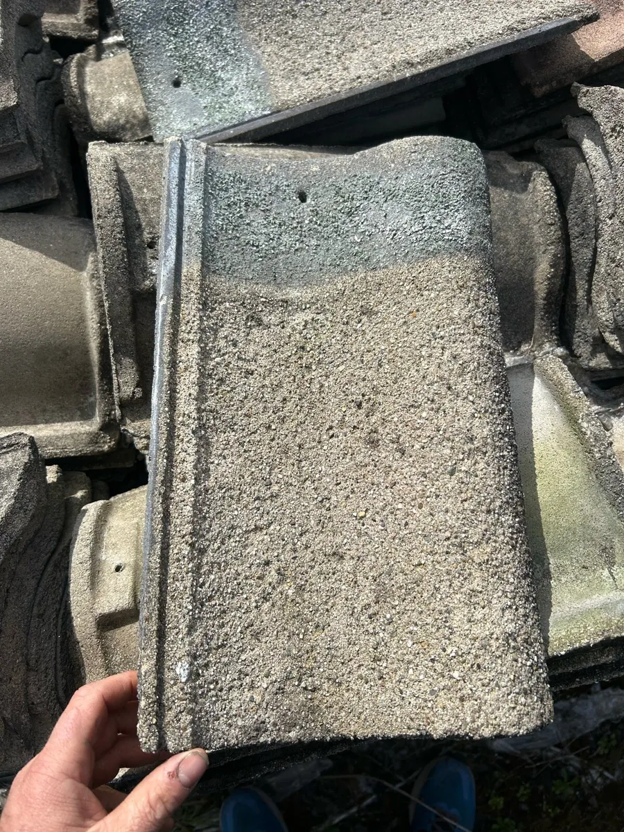 Large selection of roof tiles - Image 4