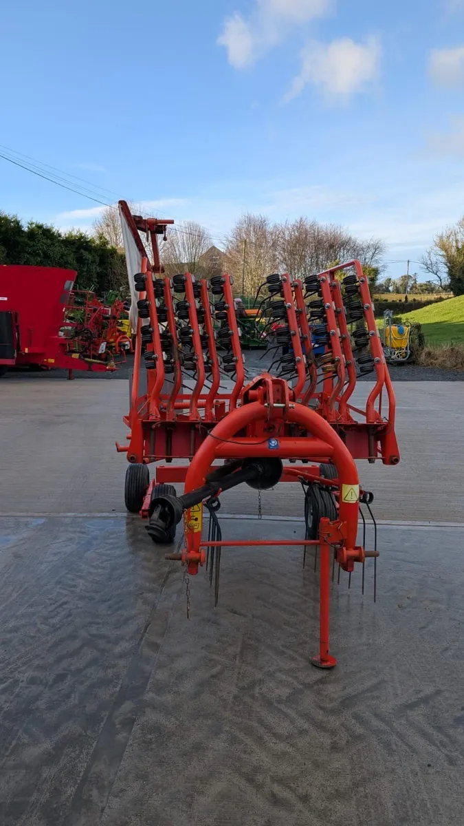 Used Kuhn GR4321 CM Single rotor rake - Image 2