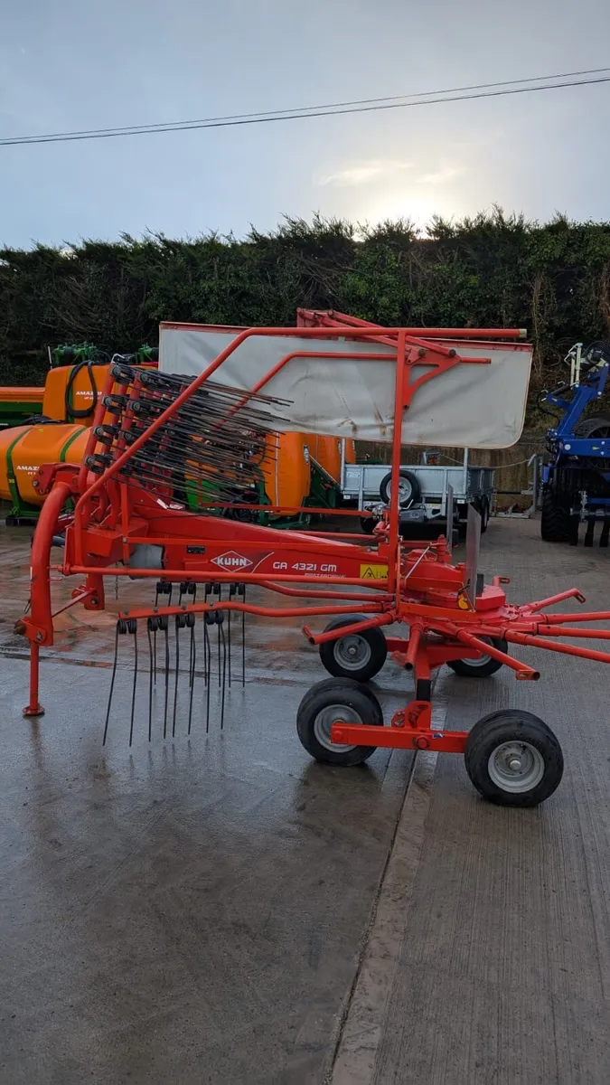 Used Kuhn GR4321 CM Single rotor rake - Image 1