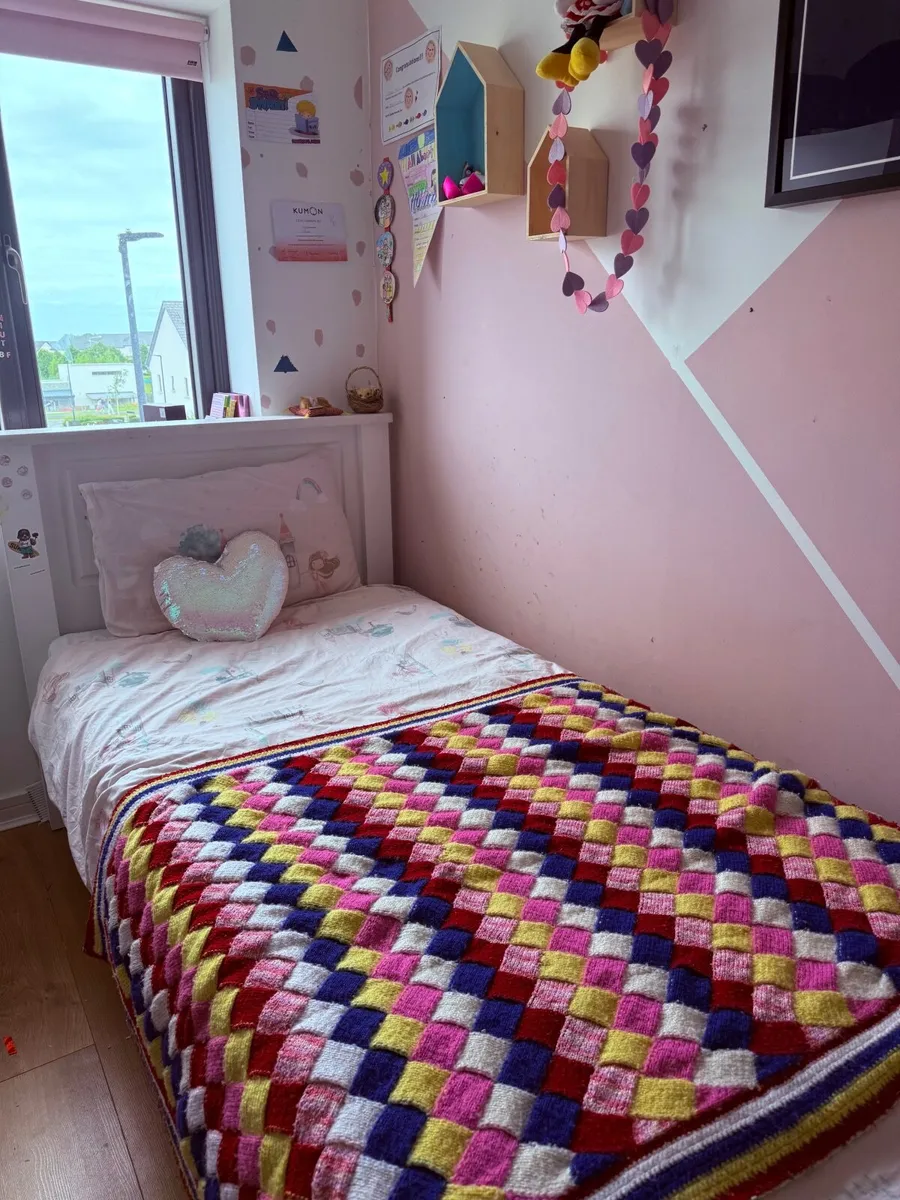 Kids single bed