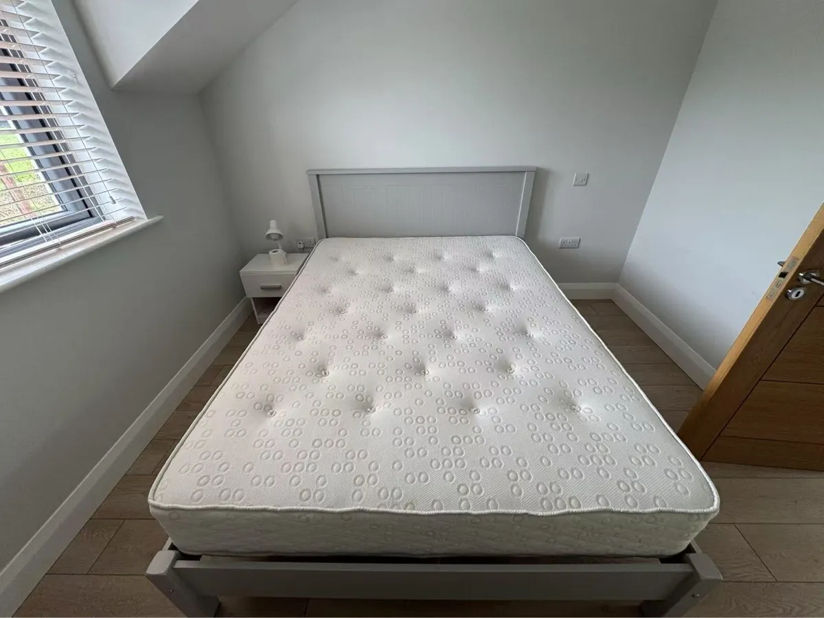 King size bed + mattress - Image 1