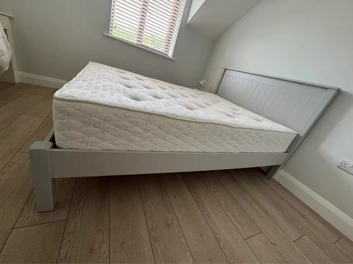 King size bed + mattress - Image 2