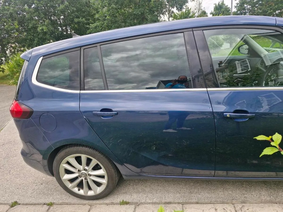 151 Vauxhall Zafira Tourer - Image 4