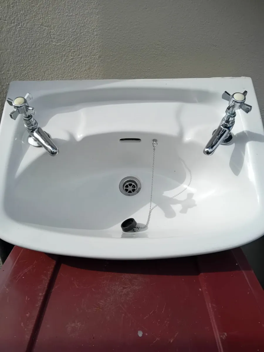 Wash hand basin - Image 1