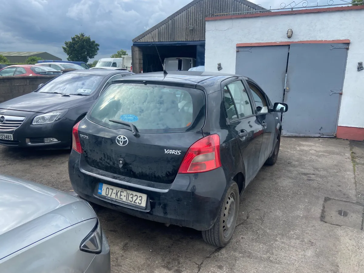 07 Toyota Yaris needs engine - Image 3