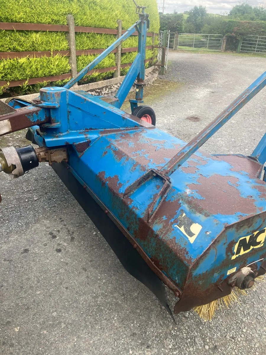Nc sweeper brush.  (new 8ft brush) - Image 2