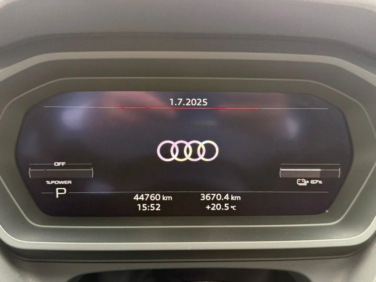 Audi E-Tron 40 Sback Quattro Sport  big Battery - Image 2