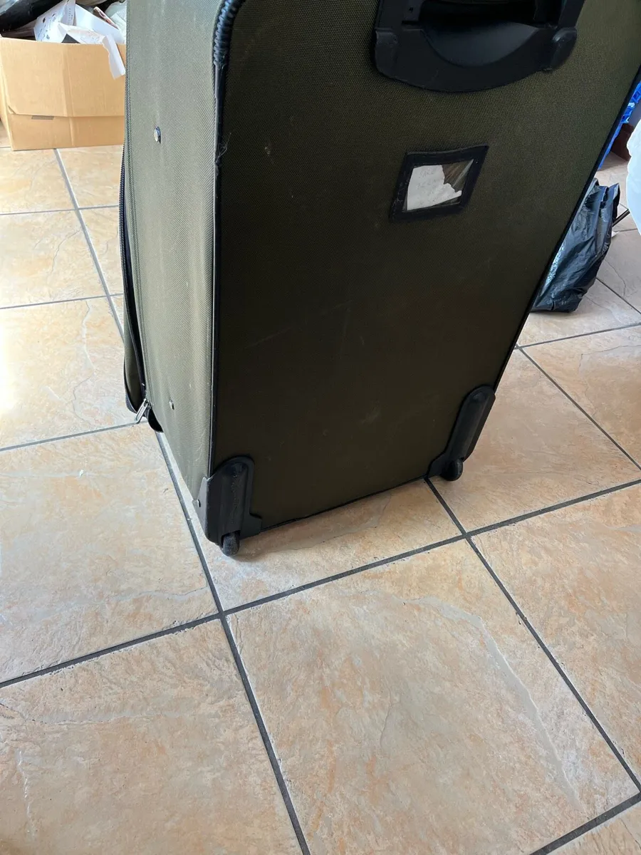 Large suitcase - Image 2