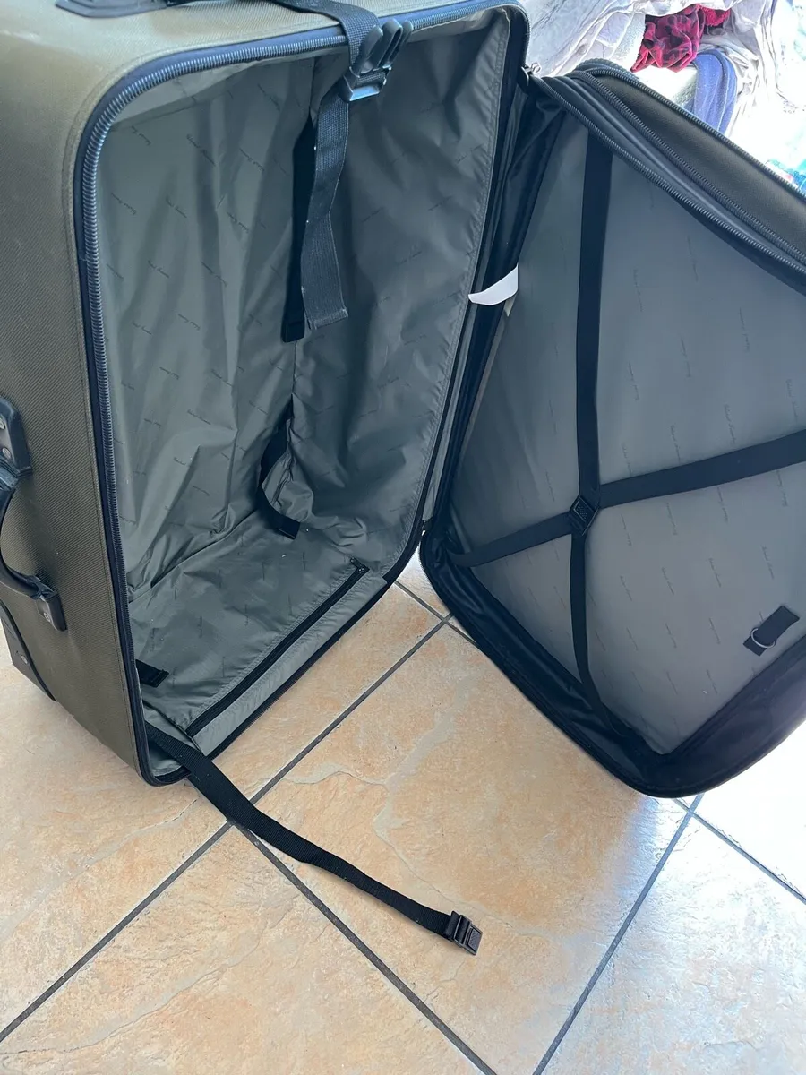 Large suitcase - Image 4