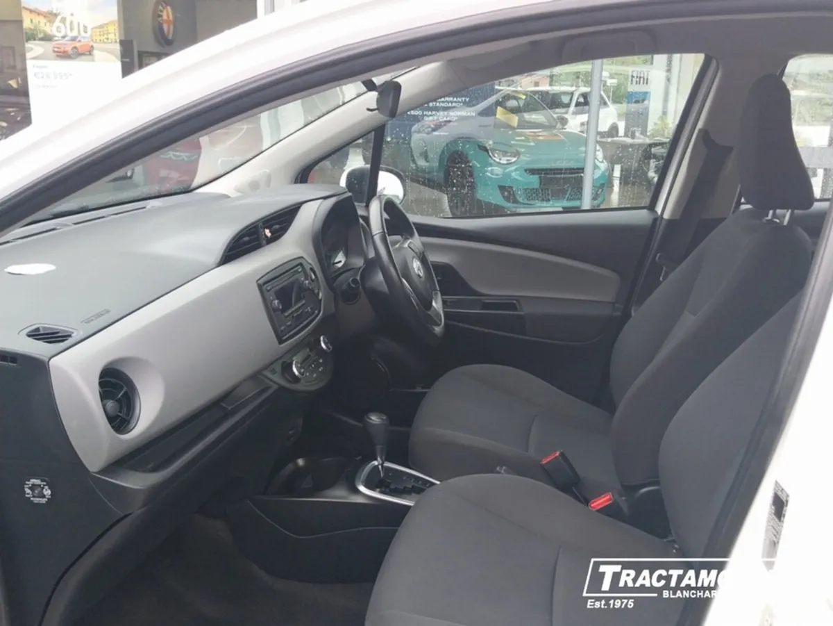 Toyota Vitz HY HYBRID 5DR AURA 4DR AUTO - Image 4