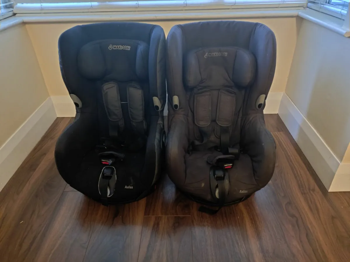 Maxi Cosi Car Seat x 2 - Image 1