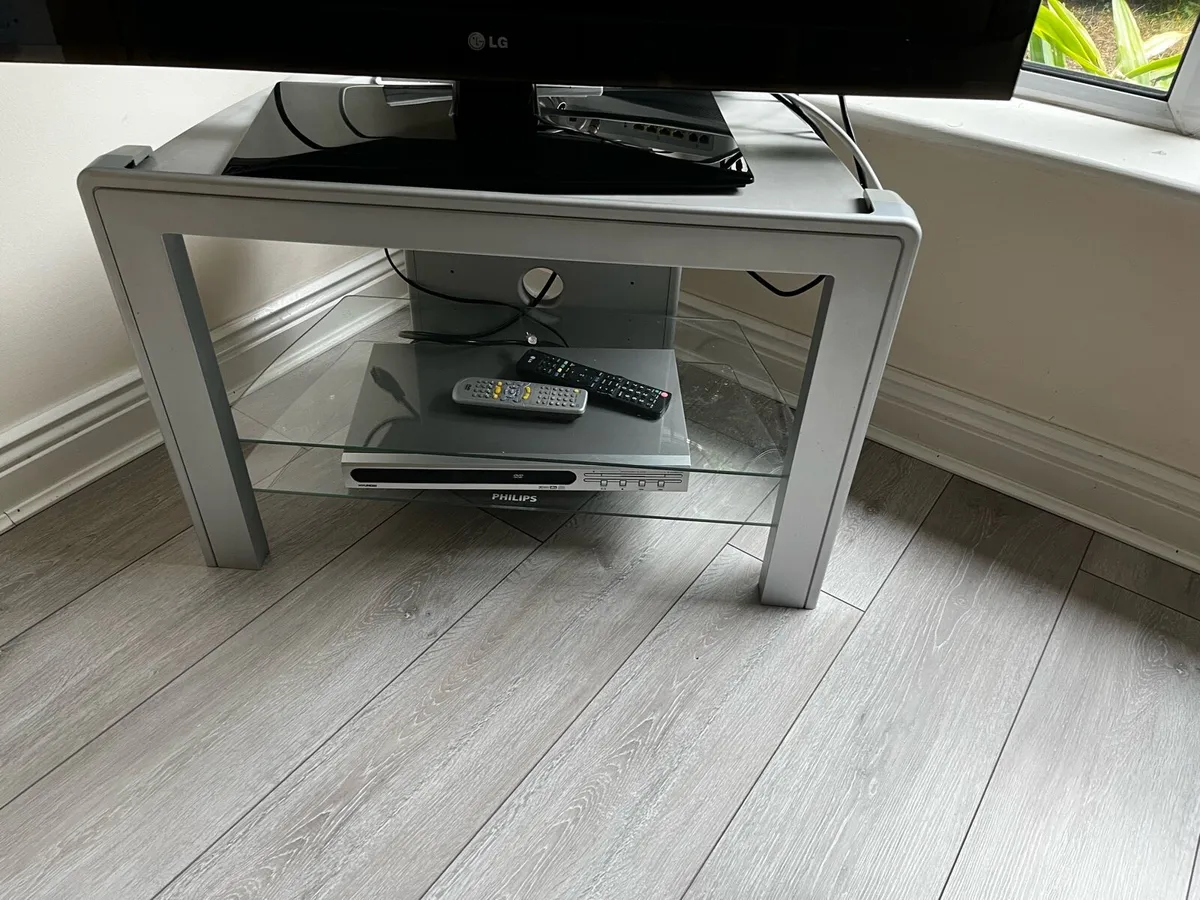 LG flatscreen TV 40” & TV Stand - Image 2