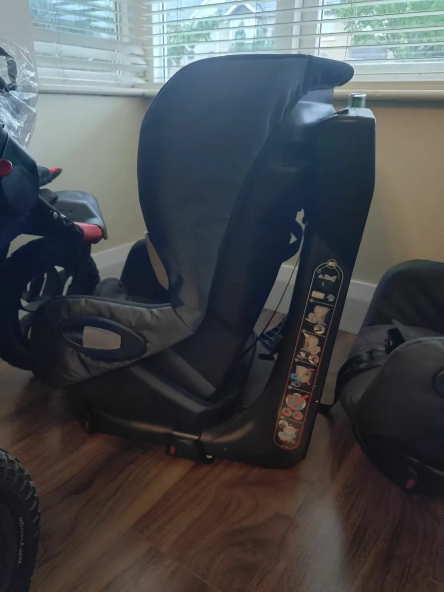 Maxi Cosi Car Seat x 2 - Image 2