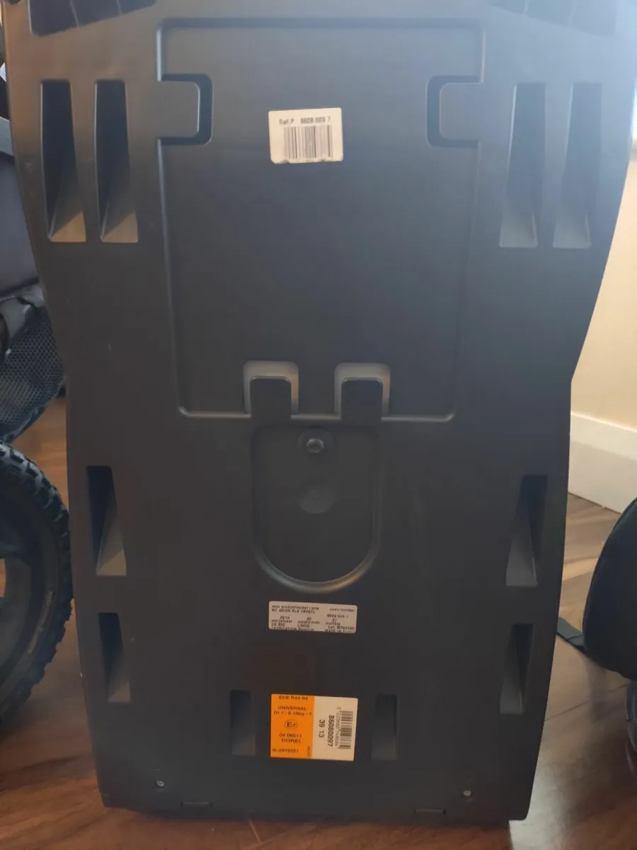 Maxi Cosi Car Seat x 2 - Image 3