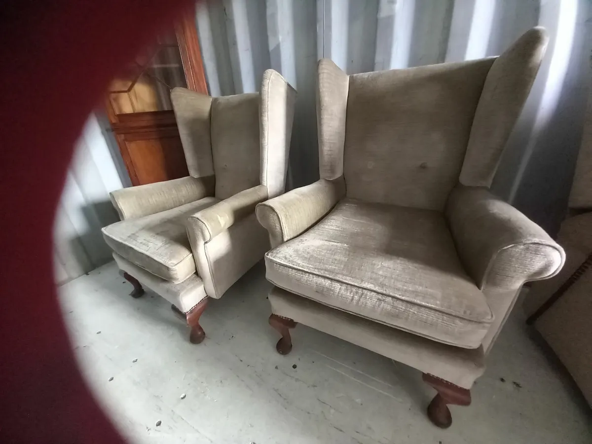 Sofa and Two matching chairs [3 piece suite] - Image 3