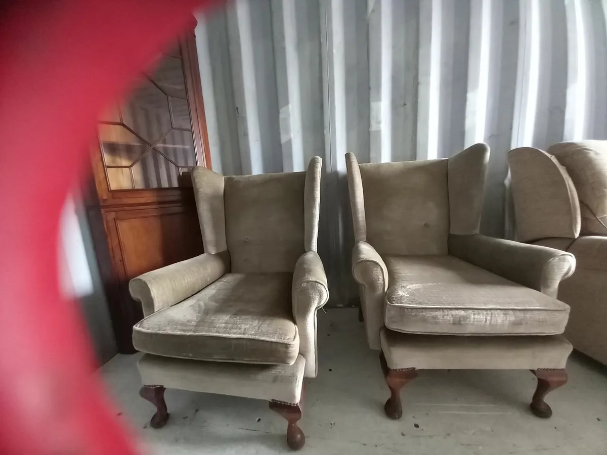Sofa and Two matching chairs [3 piece suite] - Image 4
