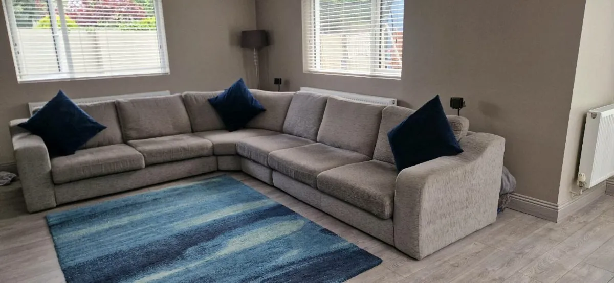 Corner sofa - Image 1