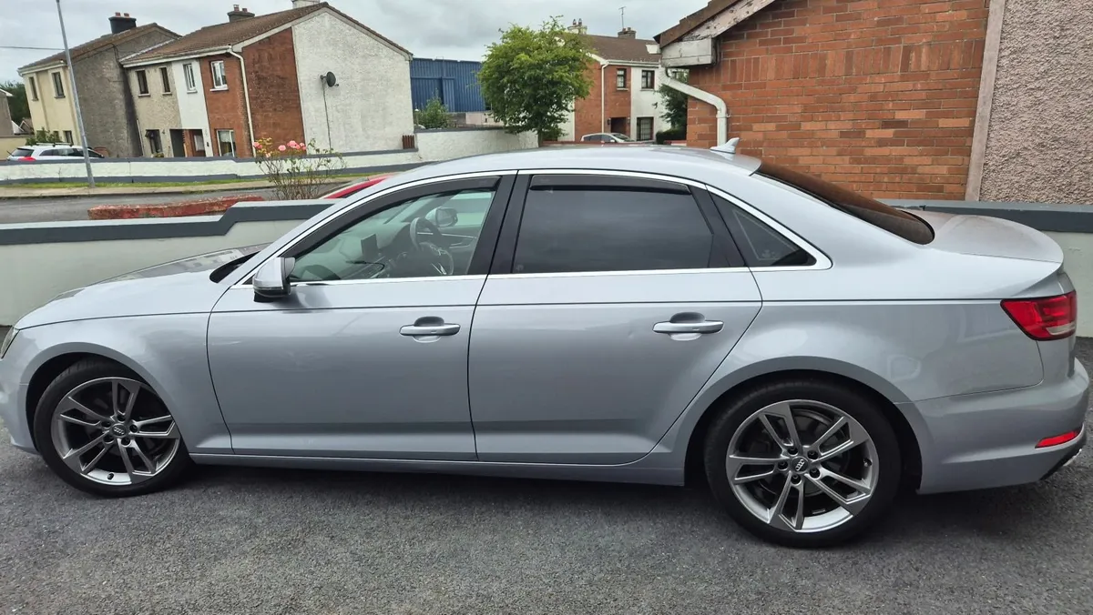 Audi A4 SE Limousine 2.0TDI S-TRONIC 150HP - Image 4