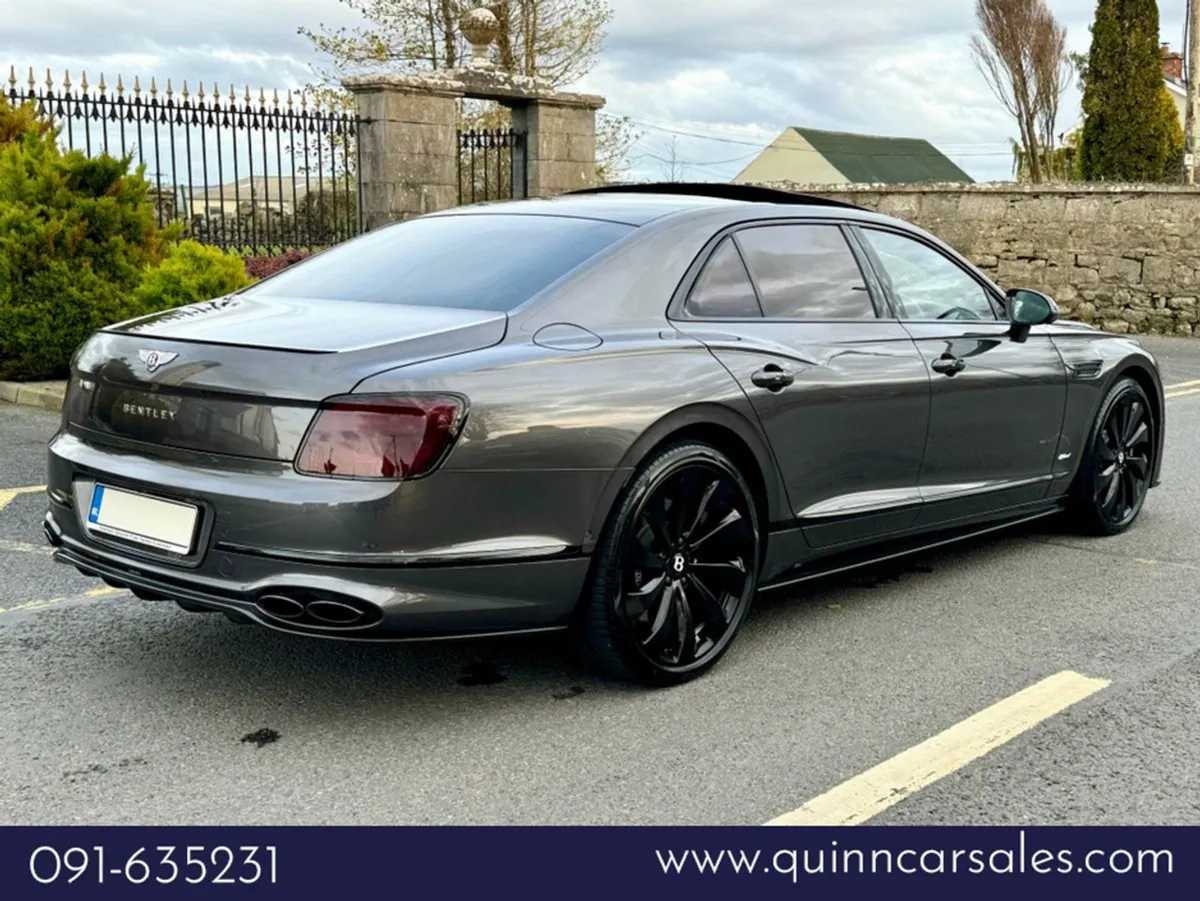 Bentley Flying Spur 3.0 V6 Hybrid Auto huge Spec - Image 3