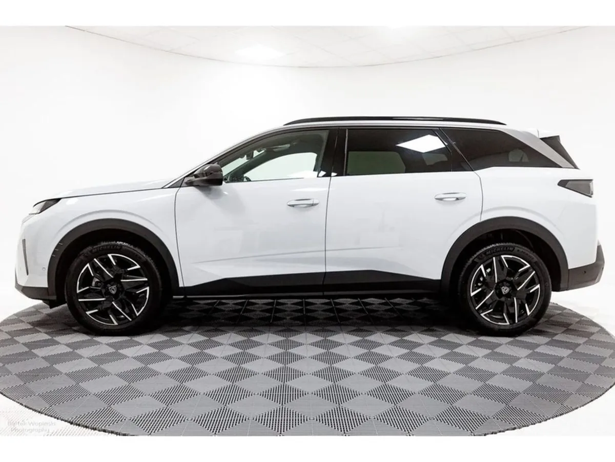 Peugeot 5008 Allure Hybrid Automatic - Image 4