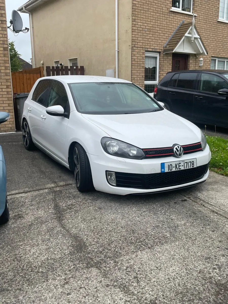 VW Golf 1.6 2010 - Image 1
