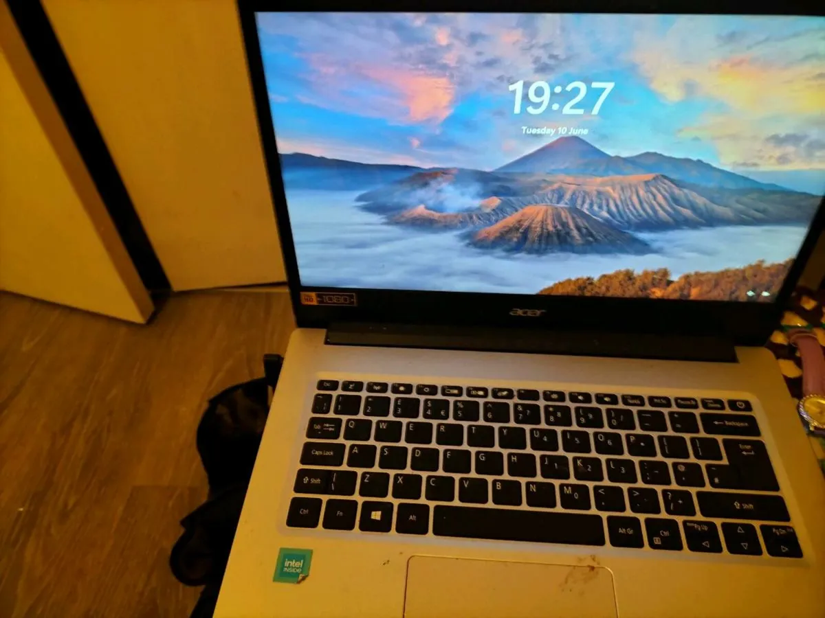 Laptop - Image 1