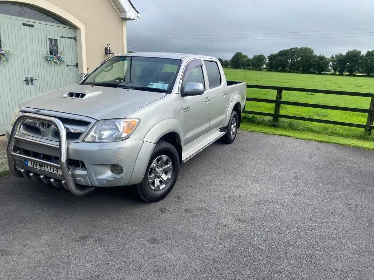 Toyota Hilux invincible - Image 1