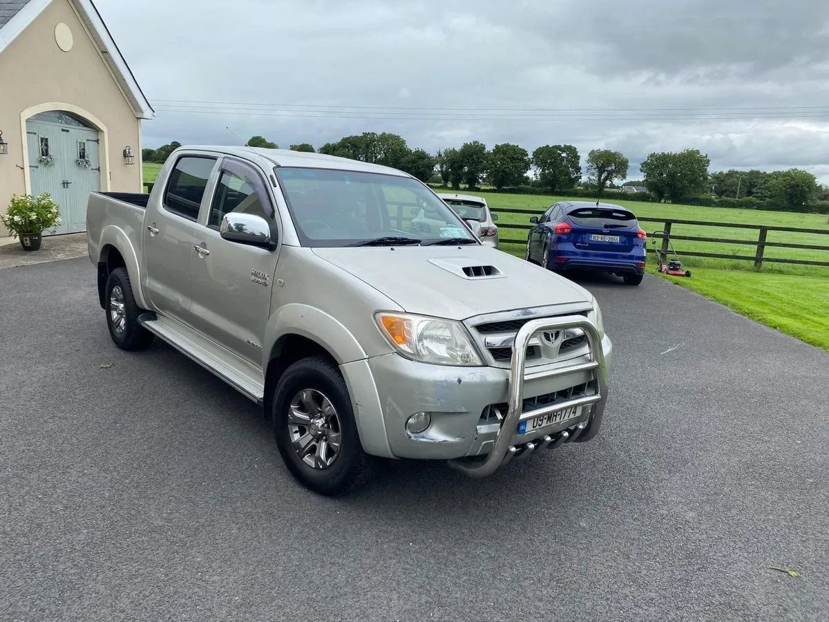 Toyota Hilux invincible - Image 2