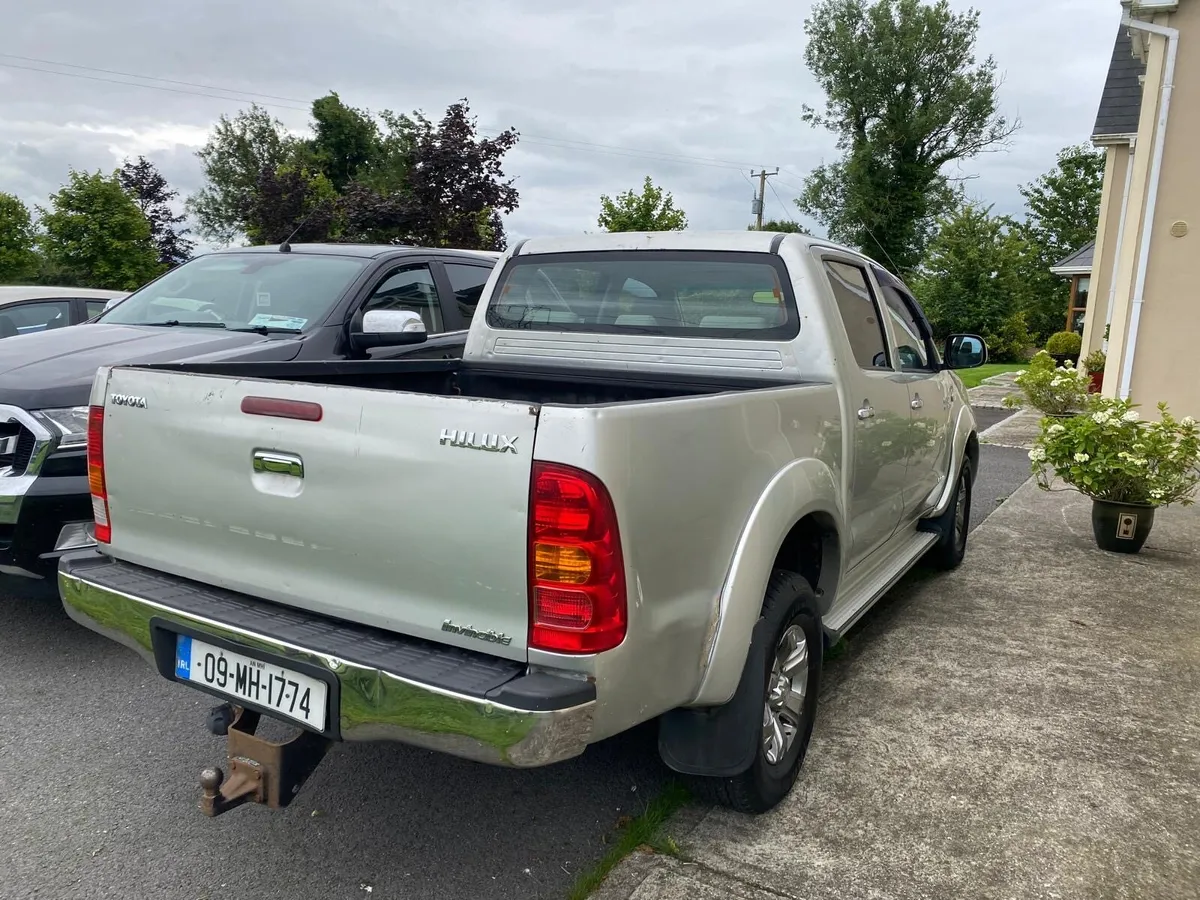 Toyota Hilux invincible - Image 4