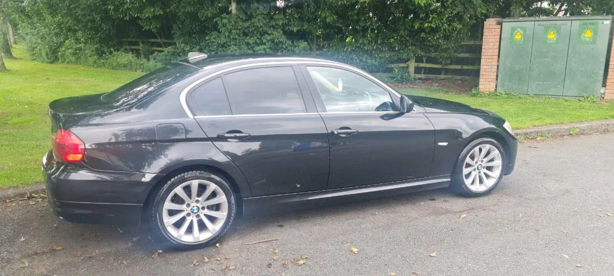 BMW320d - Image 1