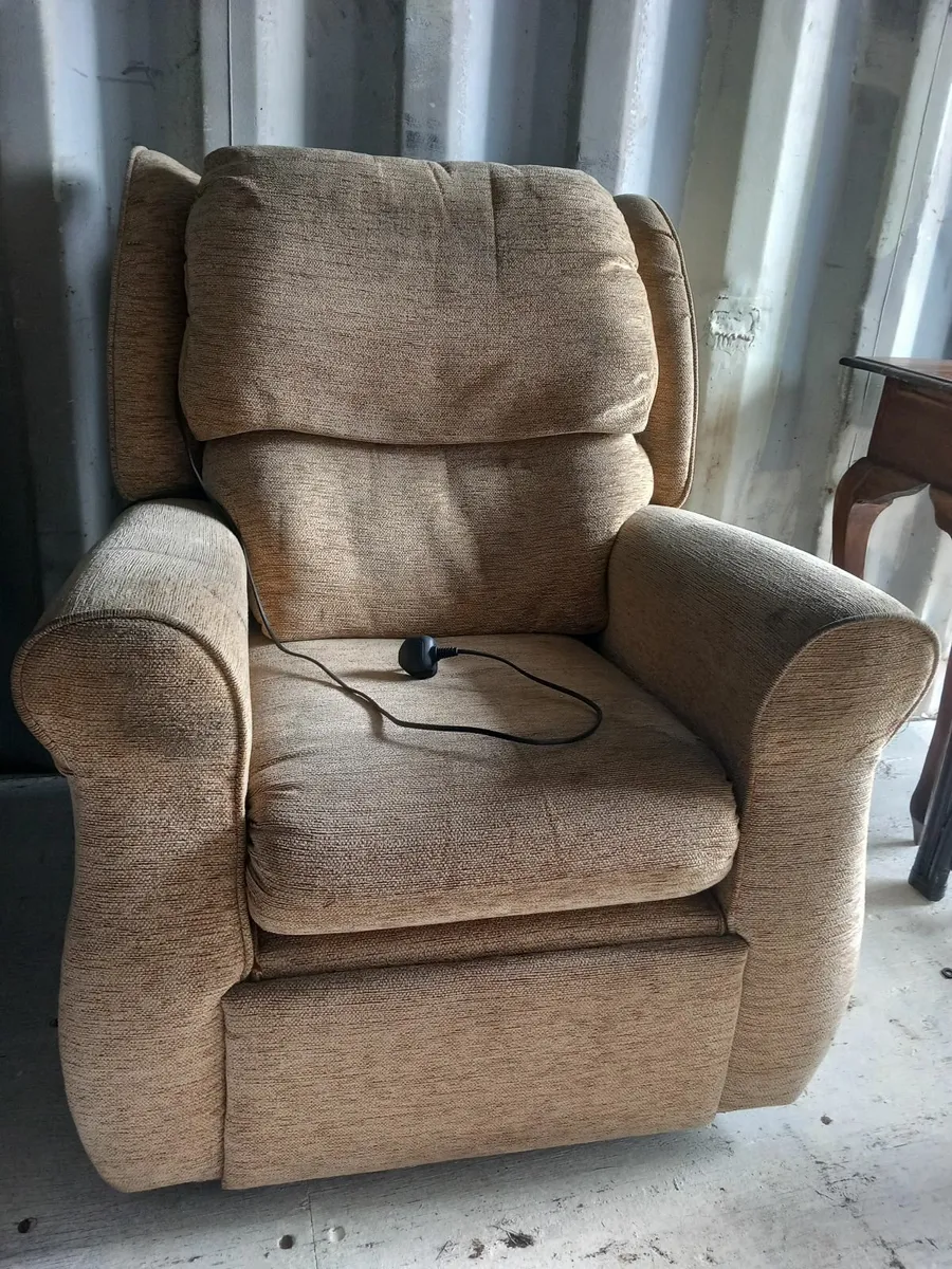 Recliner Chair - Image 3