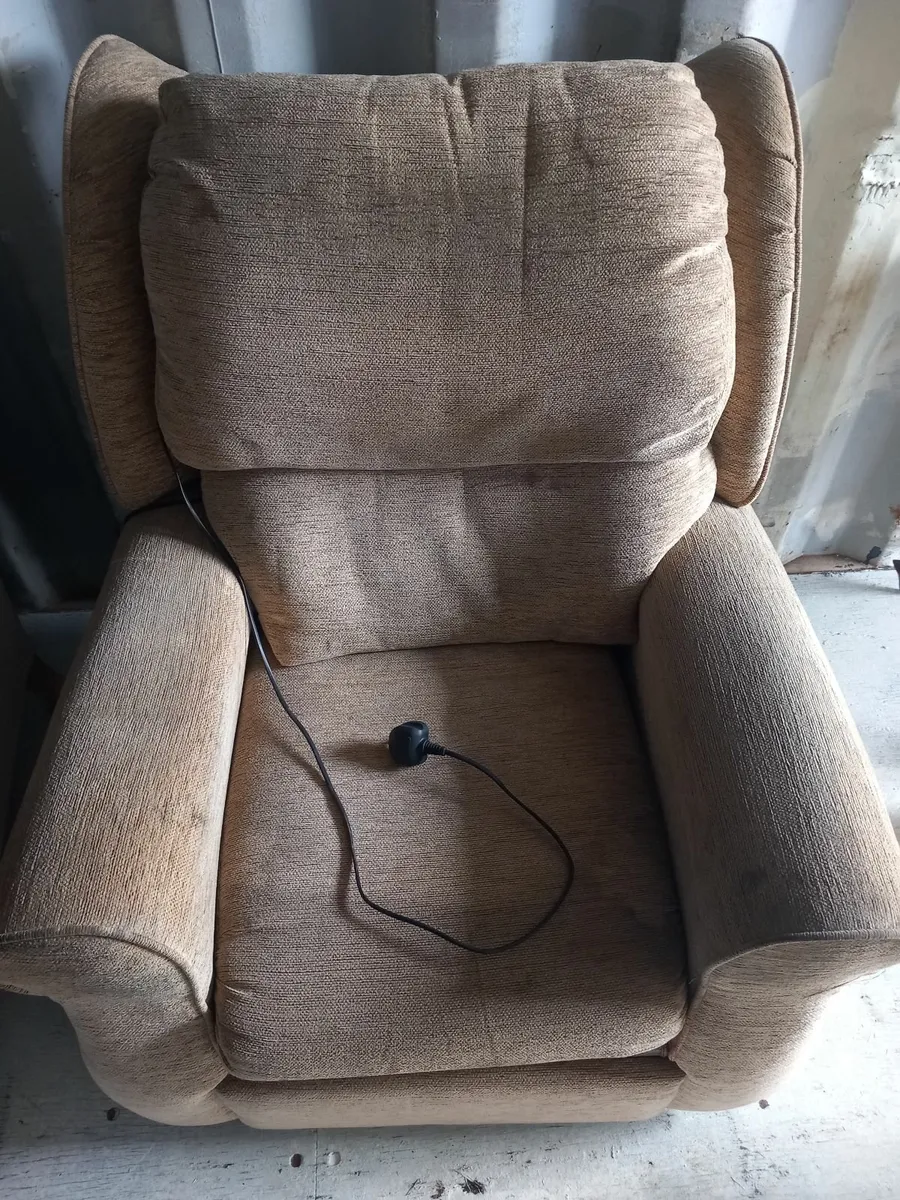 Recliner Chair - Image 4