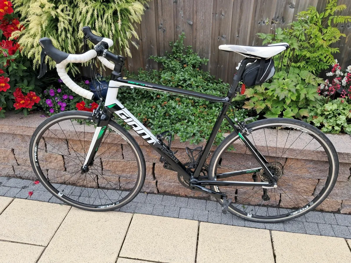 Mens Giant Defy ALUXX SL bicycle - Image 1