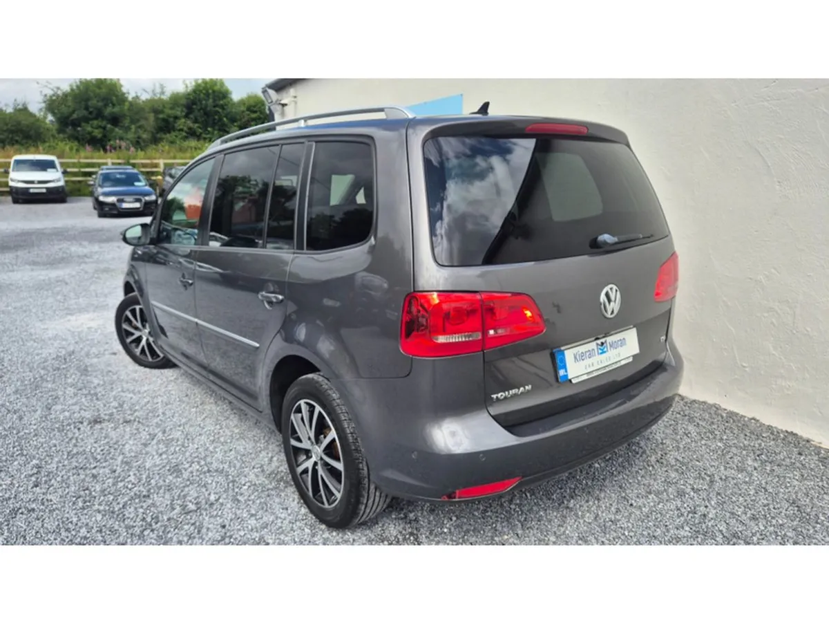Volkswagen Touran Auto - Image 3
