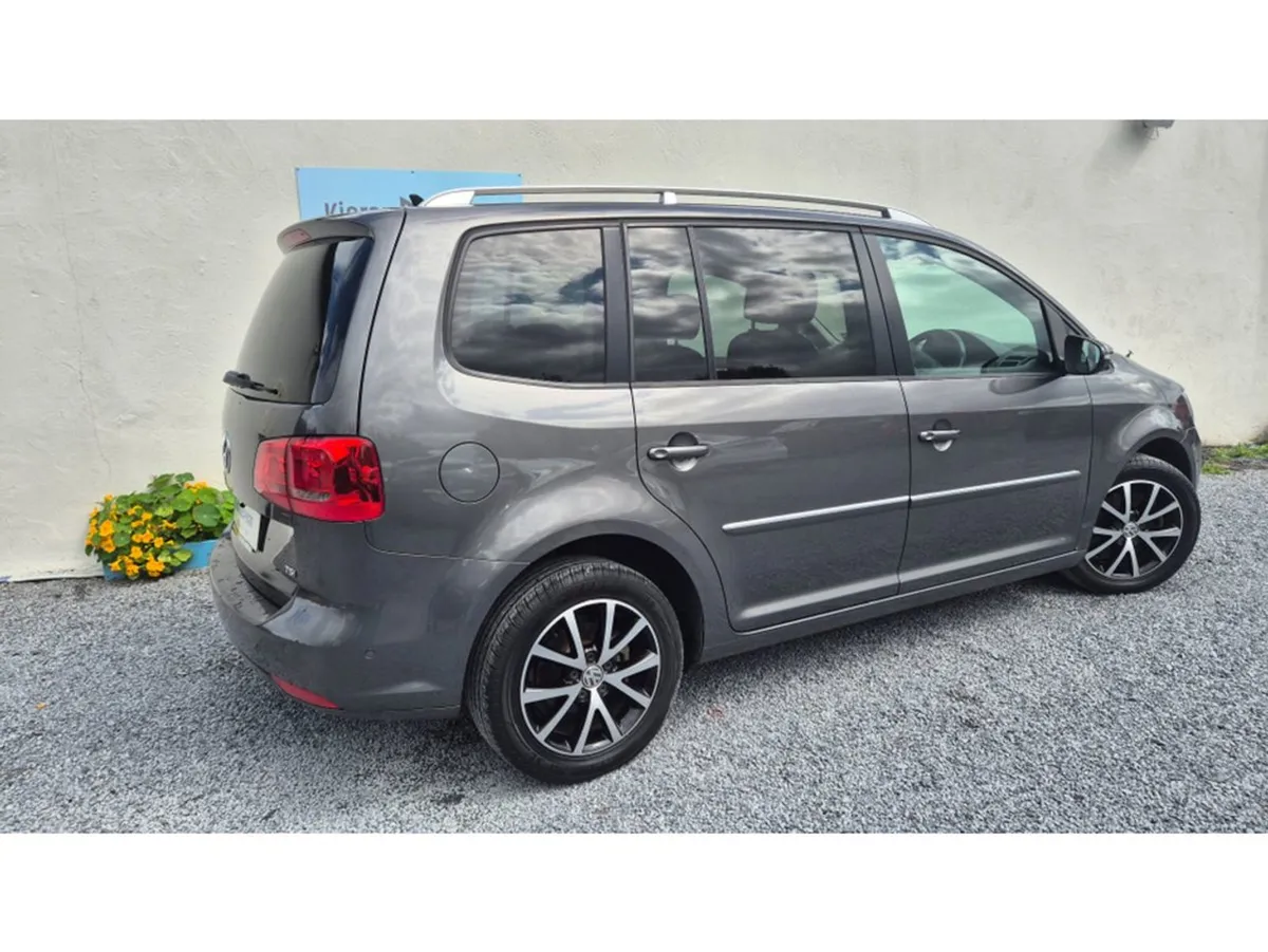 Volkswagen Touran Auto - Image 4