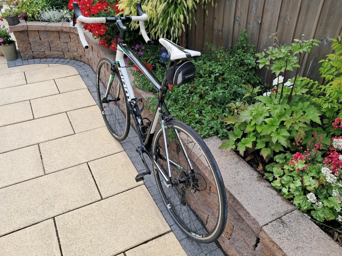 Mens Giant Defy ALUXX SL bicycle - Image 4
