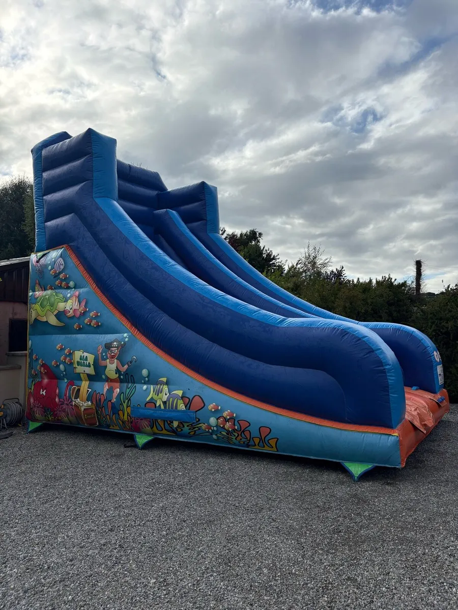 Bouncy castle - Image 2