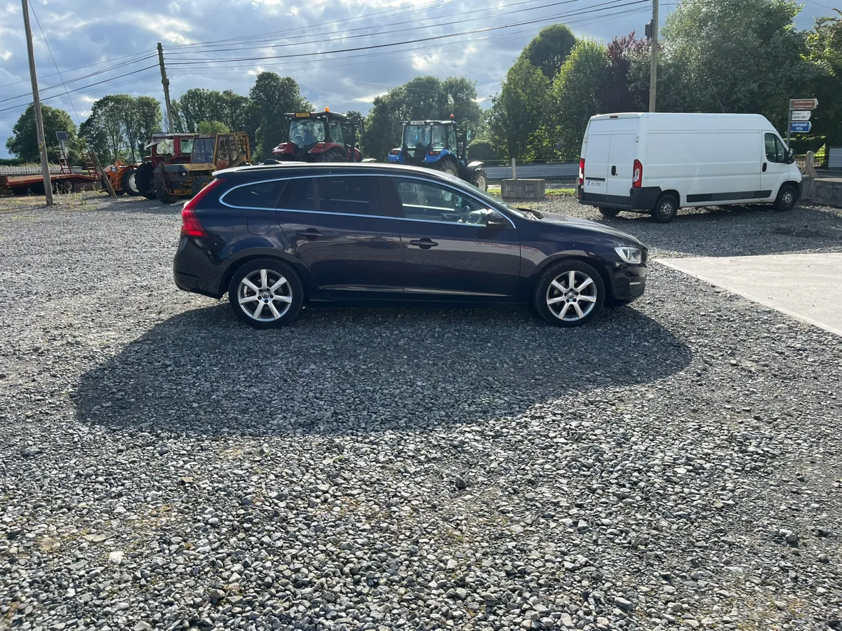 2017 Volvo V60 2.0 diesel  AUTOMATIC - Image 2