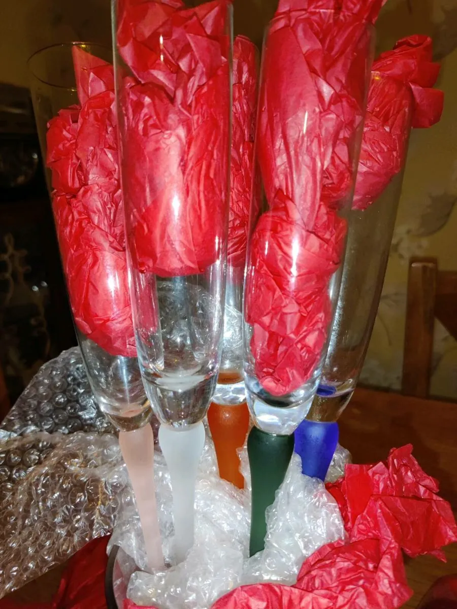 PAIL OF COLOURFUL, New 6 Champagne Glasses ! - Image 2