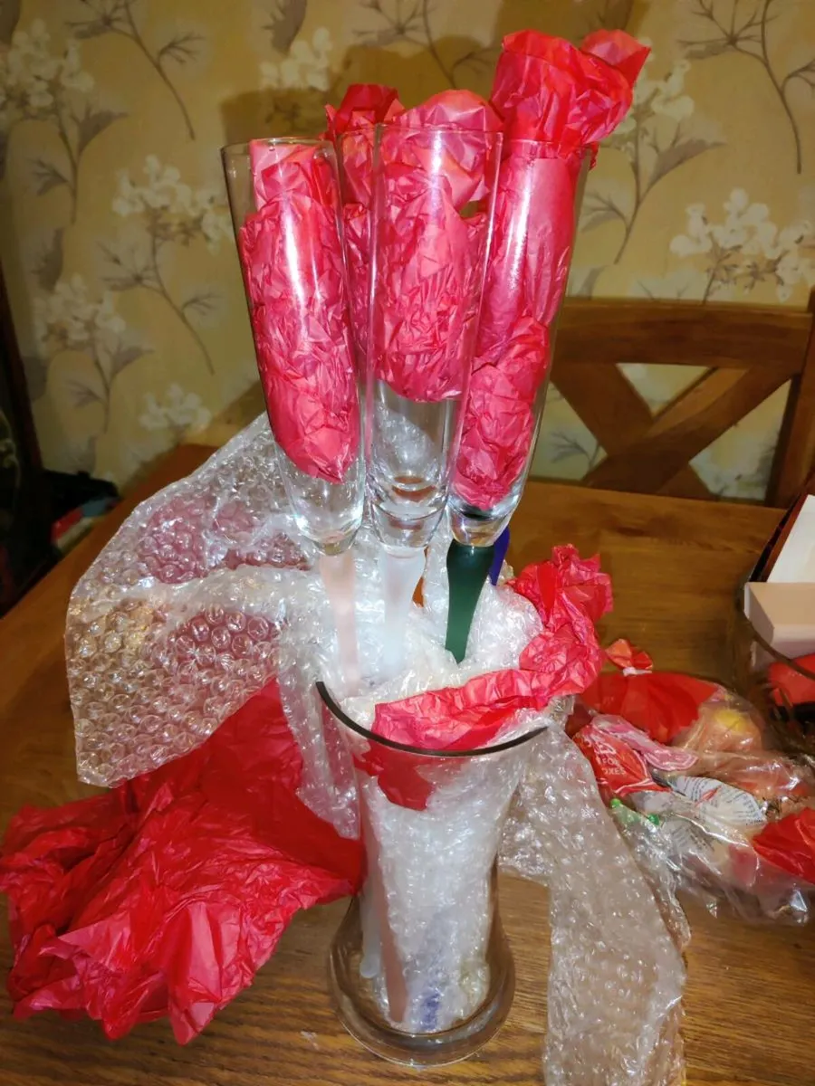 PAIL OF COLOURFUL, New 6 Champagne Glasses ! - Image 3