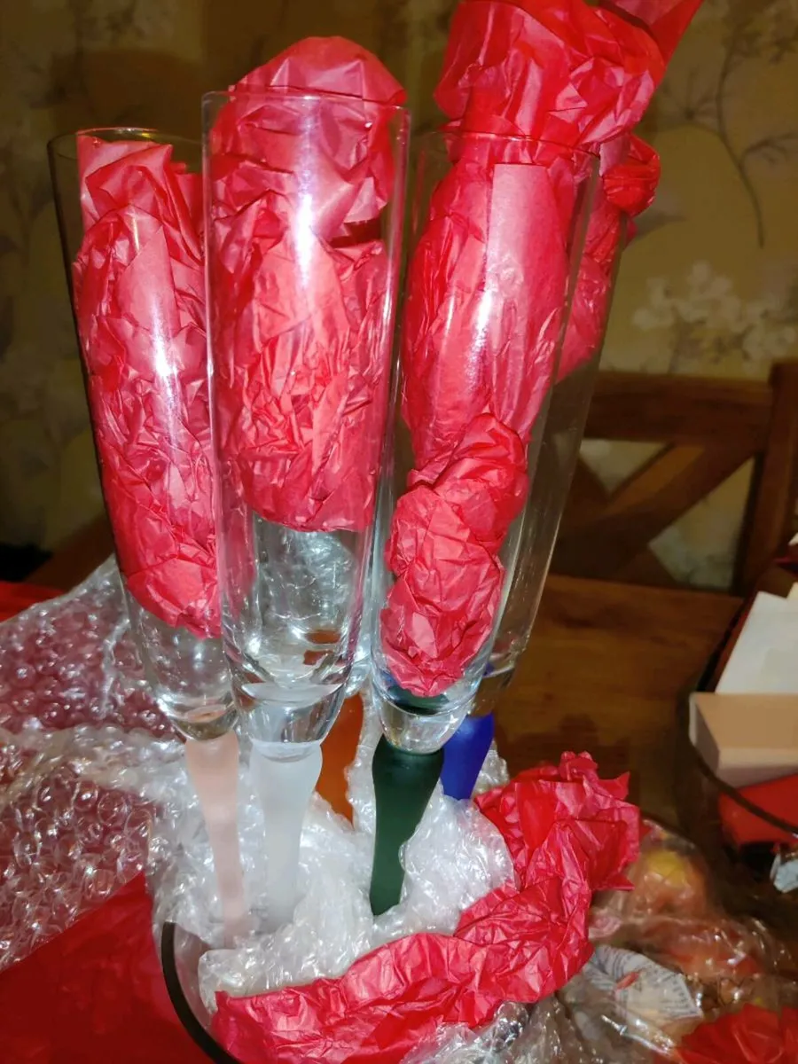 PAIL OF COLOURFUL, New 6 Champagne Glasses ! - Image 4