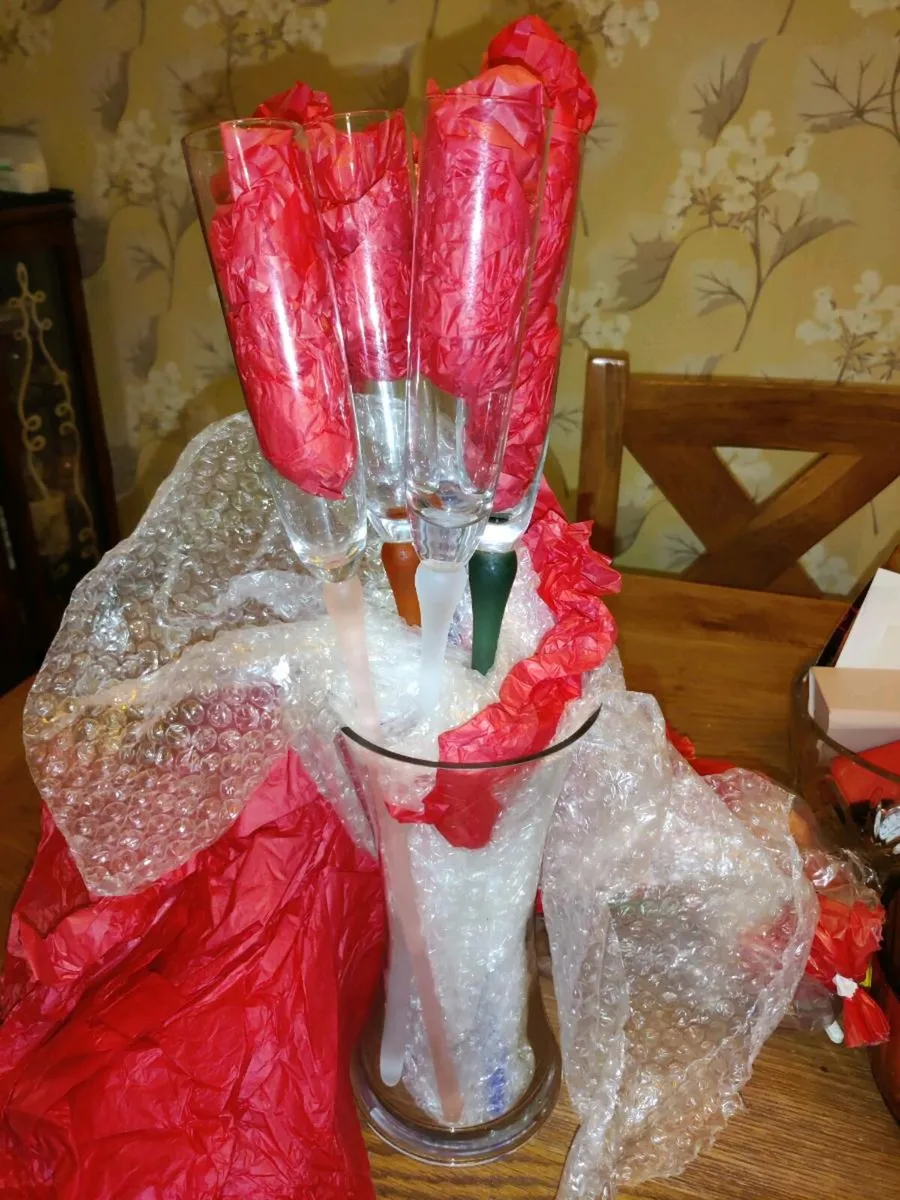 PAIL OF COLOURFUL, New 6 Champagne Glasses ! - Image 1