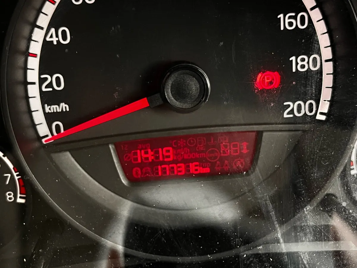 151 VW UP - Image 3