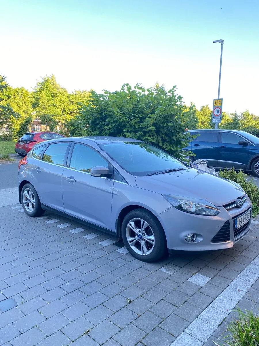 Ford Focus Zetec LOW MILES - Image 2