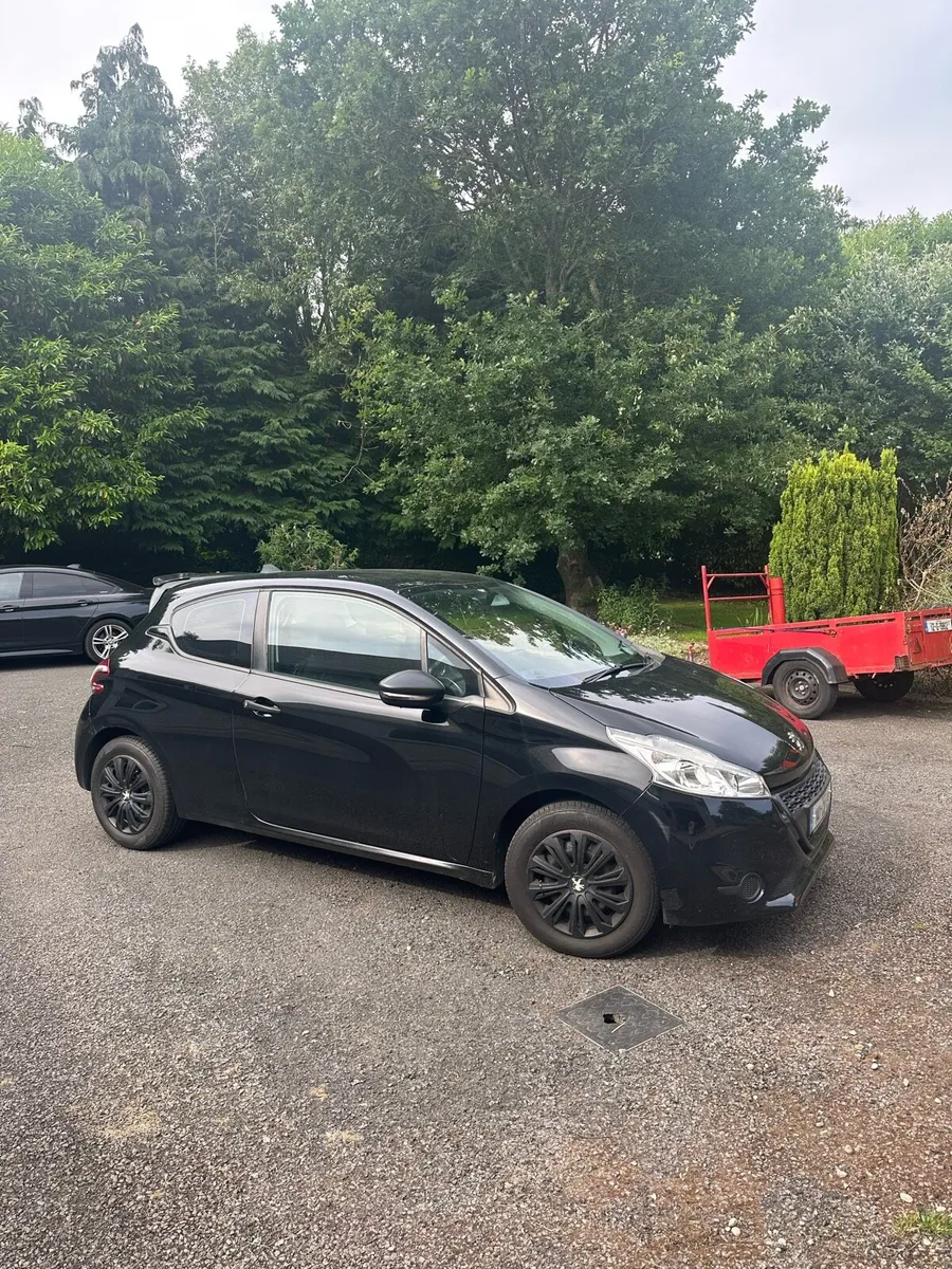 Peugeot 208 - Image 1