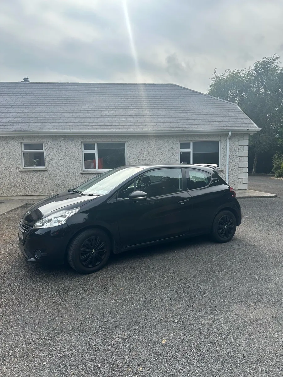 Peugeot 208 - Image 2