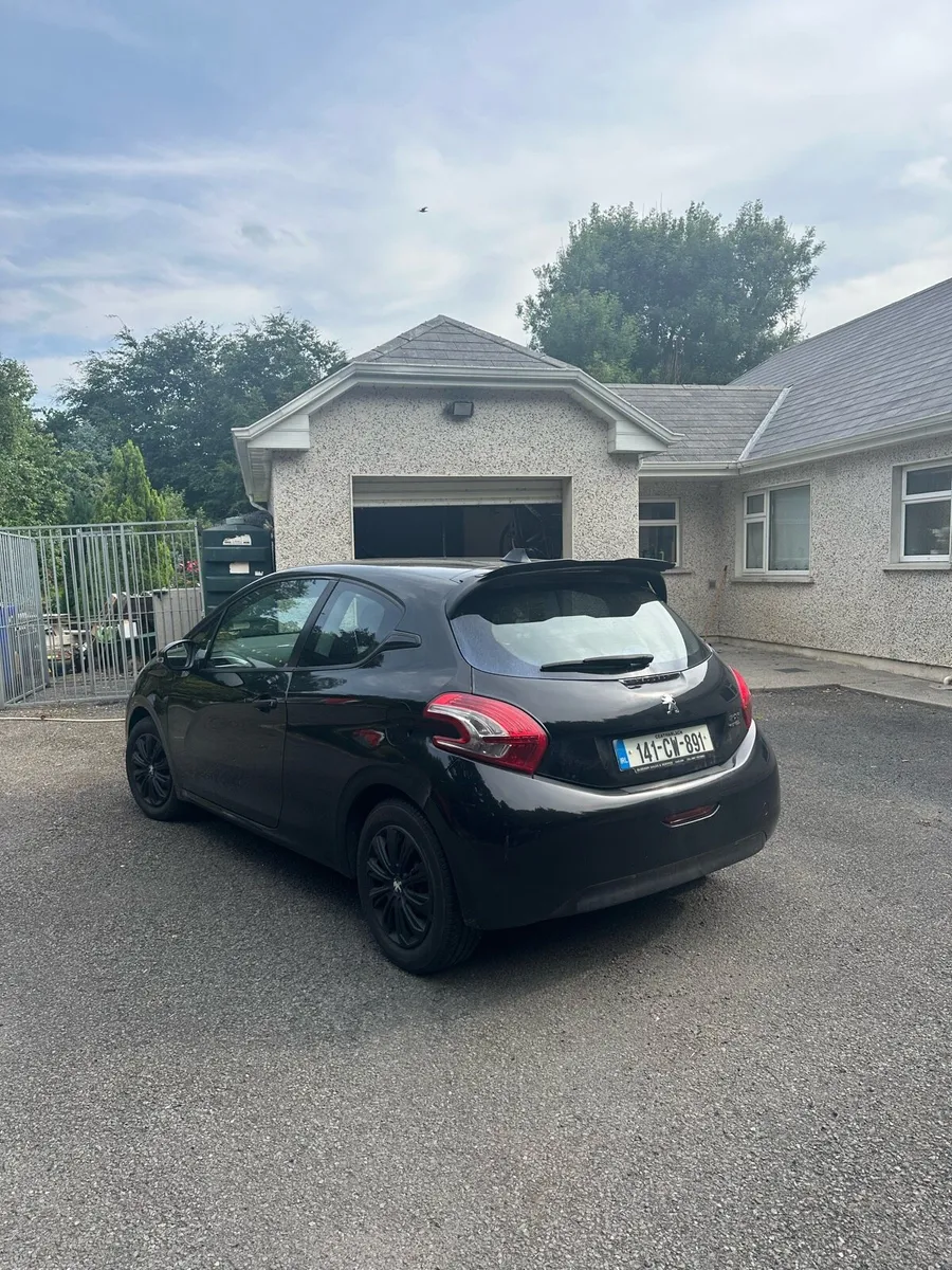 Peugeot 208 - Image 4