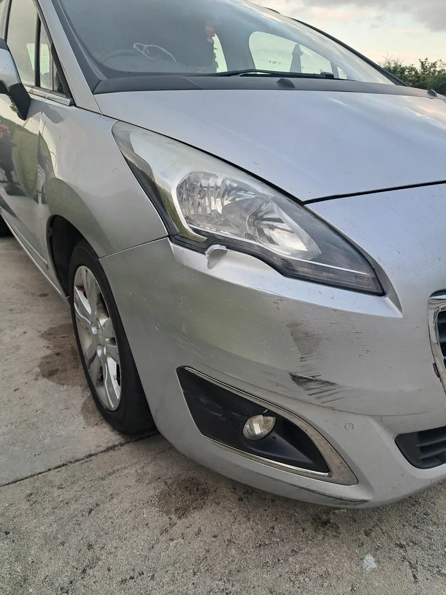 Peugeot 5008 2014 - Image 2